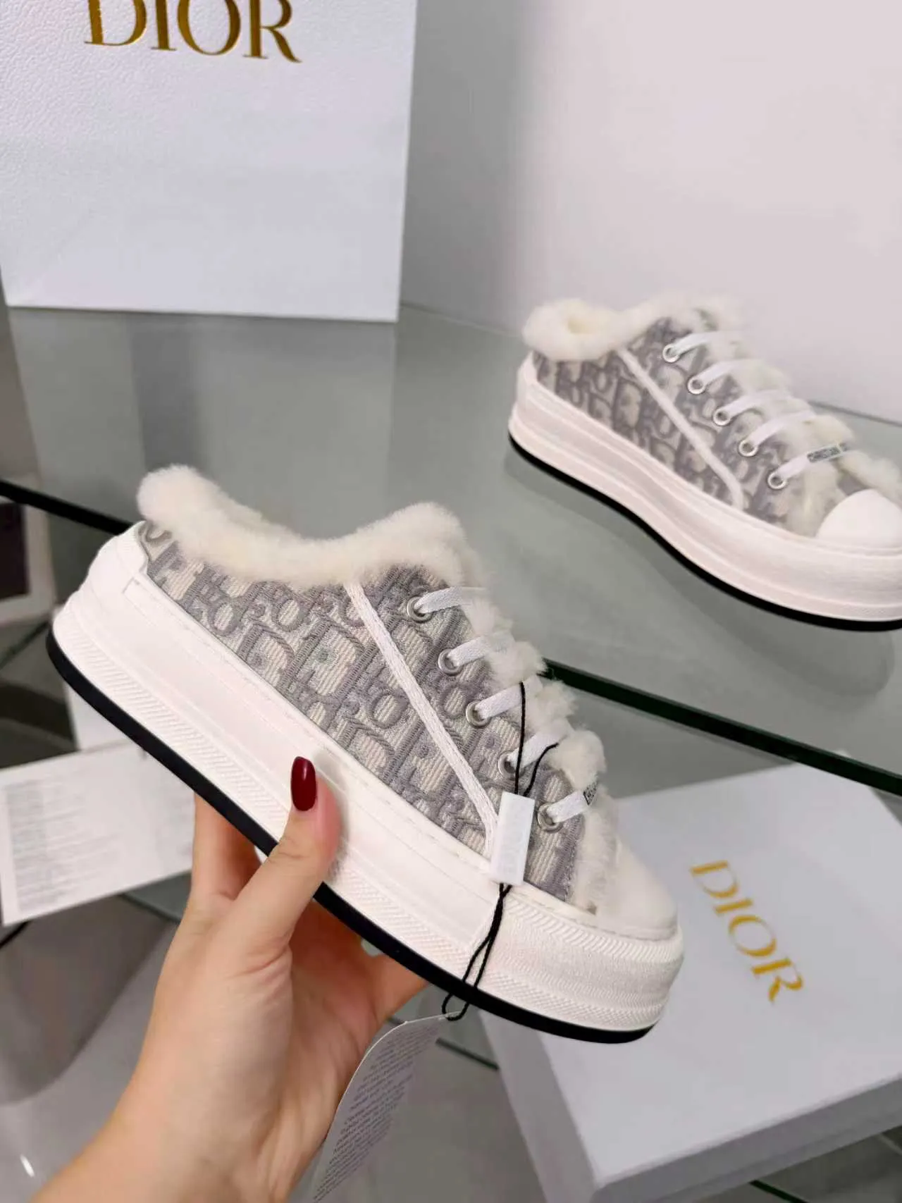 Men's men's shoes pP540! 𝐃𝐈𝐎𝐑 𝐖𝐚𝐥𝐤'𝐧 Dior Presbyopia Embroidery Wool Thick Sole Canvas Shoes Casual Sneakers (Half Flop) These Walk'n'Dior thick sole sneakers are a fashionable piece that elevates the collection. Oblique printed cotton embroidered upper with comfortable platform sole, tongue and Christian Dior Paris signature laces. Bottom thickness 4.5CM Size: Women's 35-41